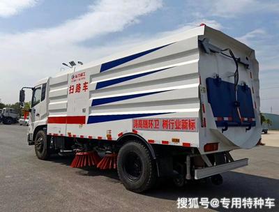 東風天錦8方掃路車 城市清潔的得力助手